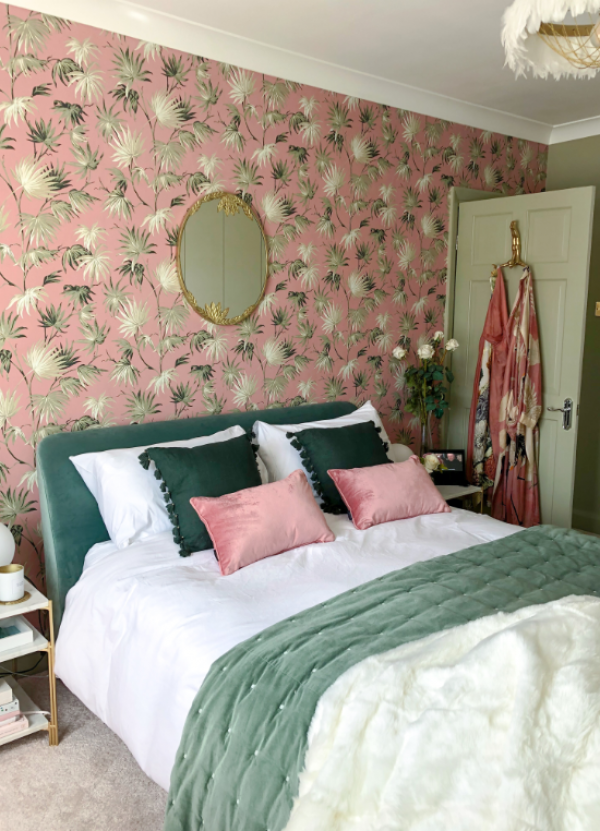 Dinding Berlapisan dengan Wallpaper Motif Art Deco